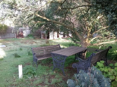 The Pig And Whistle - Accommodation Main Beach 32