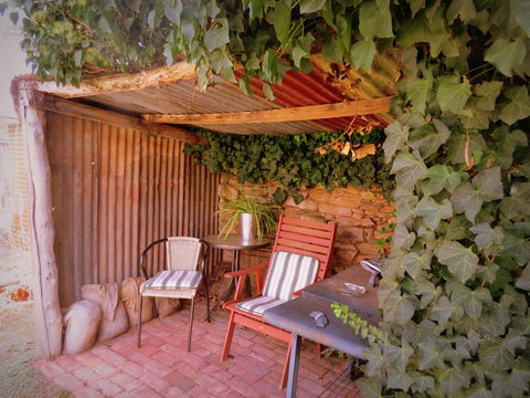 The Pig And Whistle - Accommodation Main Beach 8