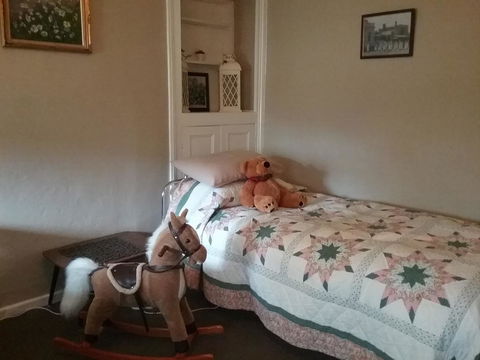 The Pig And Whistle - Accommodation Main Beach 35