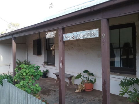 The Pig And Whistle - Accommodation Main Beach 27