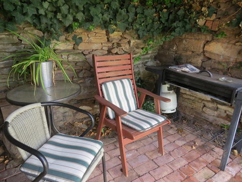 The Pig And Whistle - Accommodation Main Beach 7