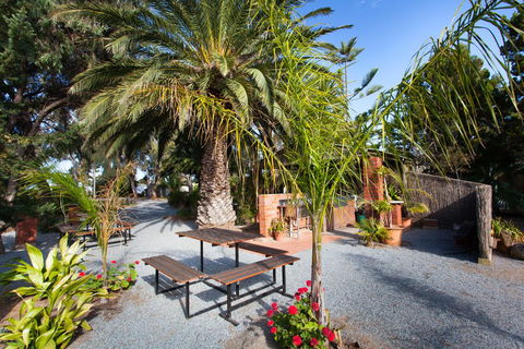 Modra\'s Apartments - Accommodation Main Beach 19