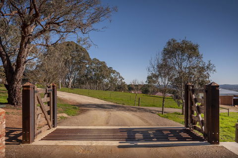 Angaston Saleyards Luxury Accommodation - Accommodation Main Beach 31