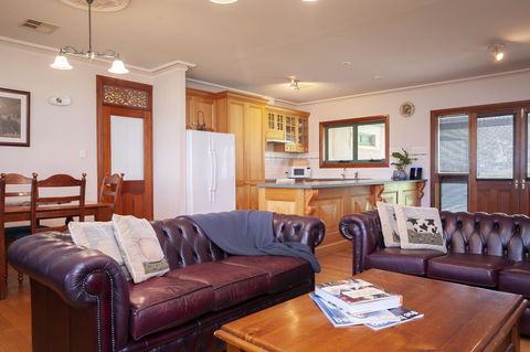 Angaston Saleyards Luxury Accommodation - Accommodation Main Beach 5