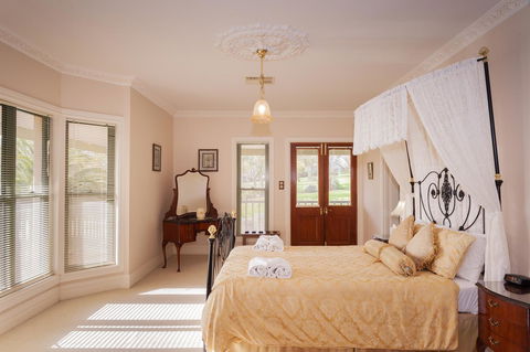 Angaston Saleyards Luxury Accommodation - Accommodation Main Beach 1