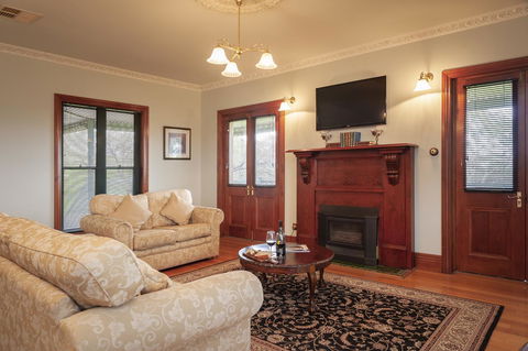Angaston Saleyards Luxury Accommodation - Accommodation Main Beach 25