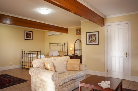 Angaston Saleyards Luxury Accommodation - Accommodation Main Beach 19