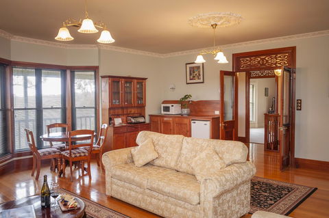 Angaston Saleyards Luxury Accommodation - Accommodation Main Beach 26