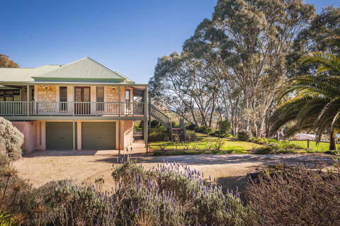 Angaston Saleyards Luxury Accommodation - Accommodation Main Beach 22