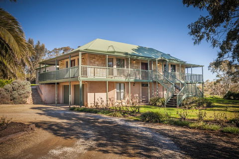 Angaston Saleyards Luxury Accommodation - Accommodation Main Beach 0