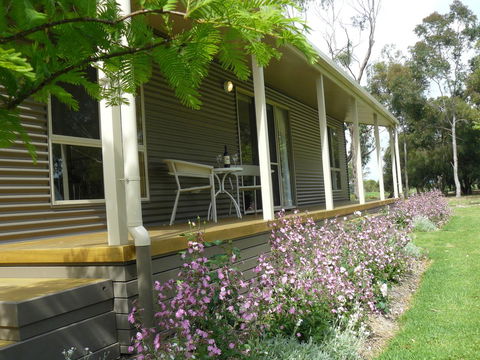 Camawald Coonawarra Cottage B&B - Accommodation Main Beach 1