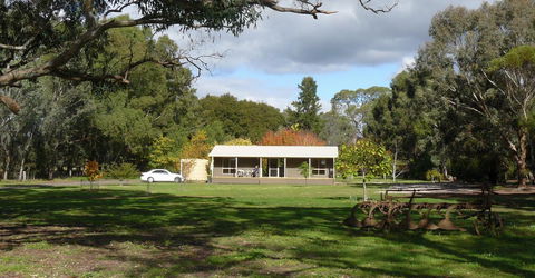Camawald Coonawarra Cottage B&B - Accommodation Main Beach 0