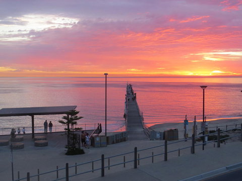McCloud House - Accommodation Main Beach 6