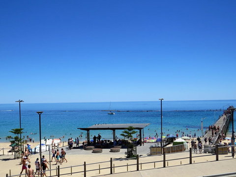 McCloud House - Accommodation Main Beach 4