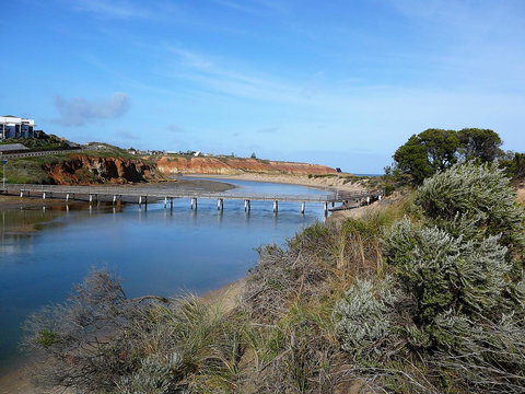 McCloud House - Accommodation Main Beach 5