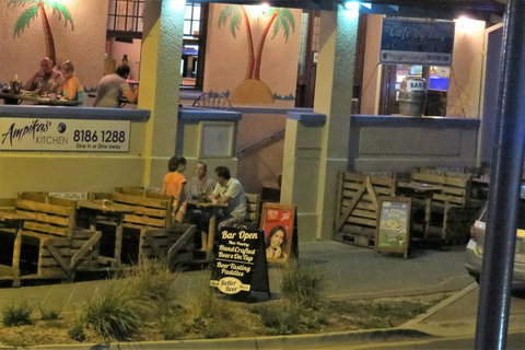 McCloud House - Accommodation Main Beach 1