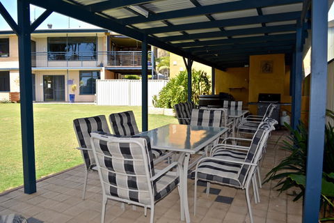 Longbeach Apartments - Accommodation Main Beach 4