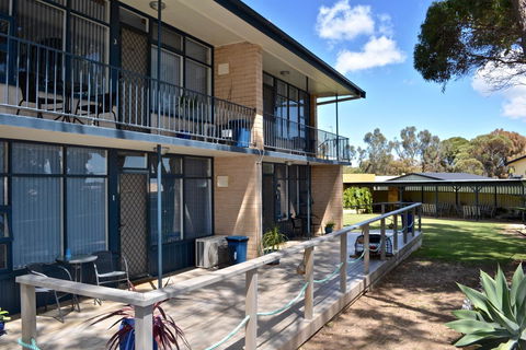 Longbeach Apartments - Accommodation Main Beach 5