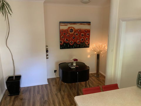 Oats Cottage - Accommodation Main Beach 9