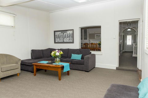Bathurst Motor Inn - Accommodation Main Beach 31