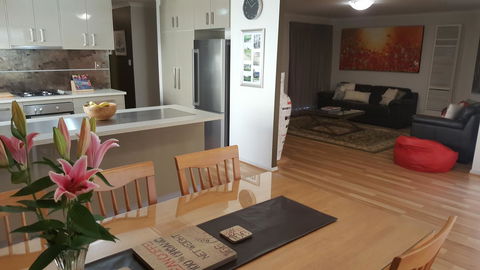 Jacaranda Homestay - Accommodation Main Beach 3