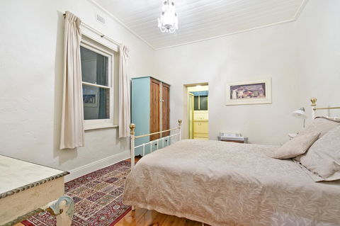 Vineyard Cottage BnB - Accommodation Main Beach 6