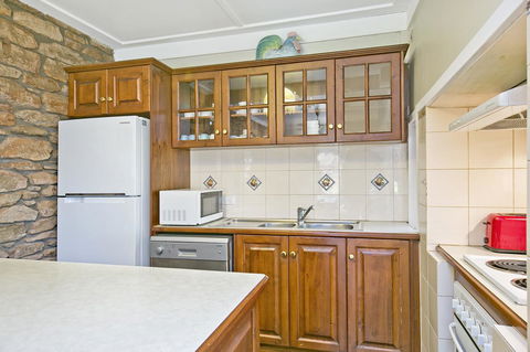 Vineyard Cottage BnB - Accommodation Main Beach 5