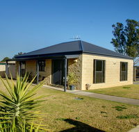 DBJ Holiday Units - Accommodation Main Beach
