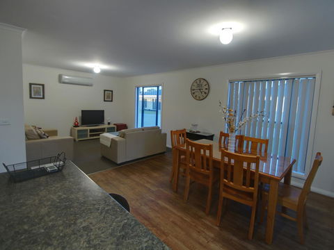 DBJ Holiday Units - Accommodation Main Beach 3