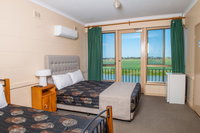 Book Tailem Bend Accommodation Vacations Accommodation Main Beach Accommodation Main Beach