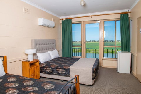 Tailem Bend Riverside Hotel - Accommodation Main Beach 0