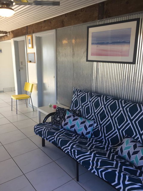 SHAKIN' SHACK - Accommodation Main Beach 10