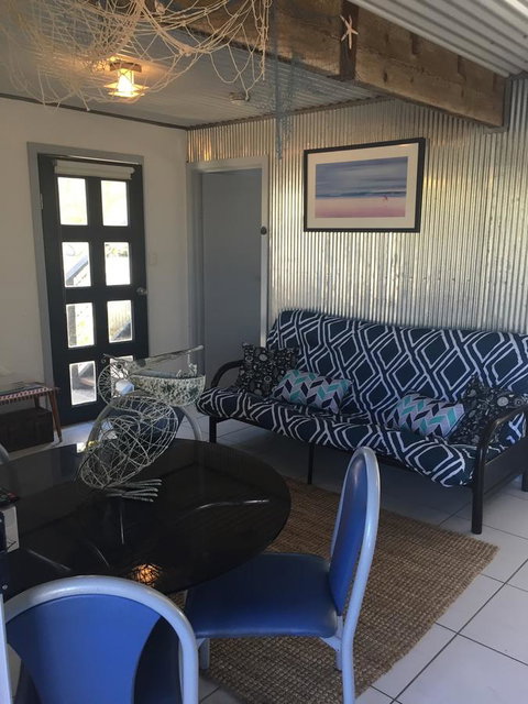 SHAKIN' SHACK - Accommodation Main Beach 13