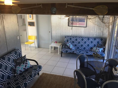 SHAKIN' SHACK - Accommodation Main Beach 9