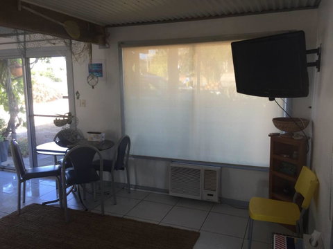 SHAKIN' SHACK - Accommodation Main Beach 12