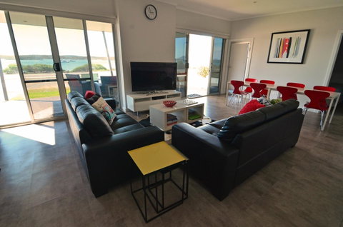 Beachview - Accommodation Main Beach 2