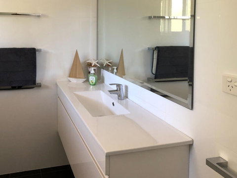 Beachview - Accommodation Main Beach 22