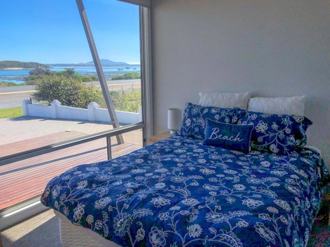 Beachview - Accommodation Main Beach 16