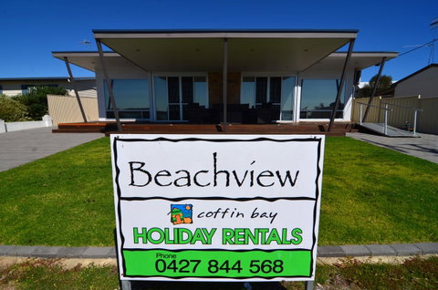 Beachview - Accommodation Main Beach 3