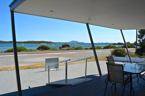 Beachview - Accommodation Main Beach 4