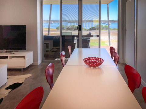 Beachview - Accommodation Main Beach 5