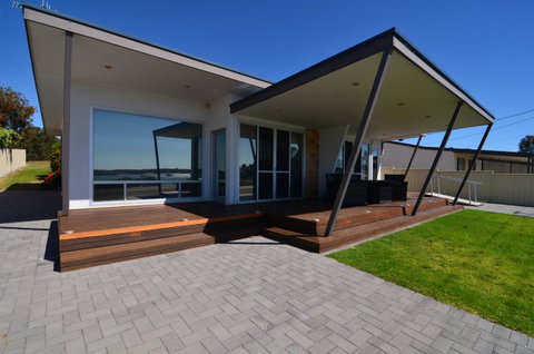 Beachview - Accommodation Main Beach 1
