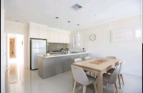 Belford Luxury * New * Clean * Cafes * Near CBD - Accommodation Main Beach 5