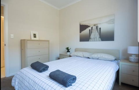 Belford Luxury * New * Clean * Cafes * Near CBD - Accommodation Main Beach 3