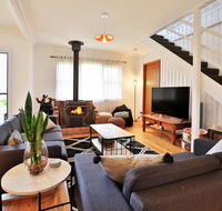 Hudson Bay  Basin View-Pet Friendly-15 Mins to Hyams Beach - Accommodation Main Beach