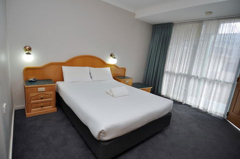 Hilton Beachfront Motel - Accommodation Main Beach 24