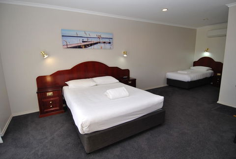 Hilton Beachfront Motel - Accommodation Main Beach 41