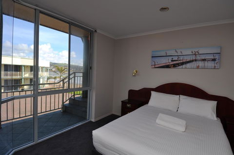 Hilton Beachfront Motel - Accommodation Main Beach 34