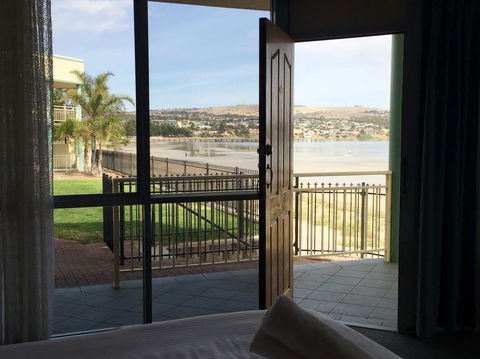Hilton Beachfront Motel - Accommodation Main Beach 18