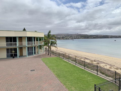 Hilton Beachfront Motel - Accommodation Main Beach 13